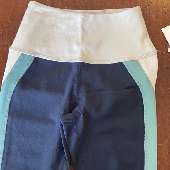 Beyond Yoga High-Waist size small legging - Picture 2 of 6